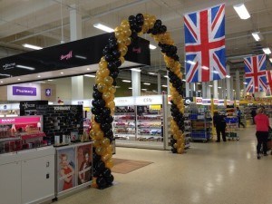 Tesco Woolwich balloon arch