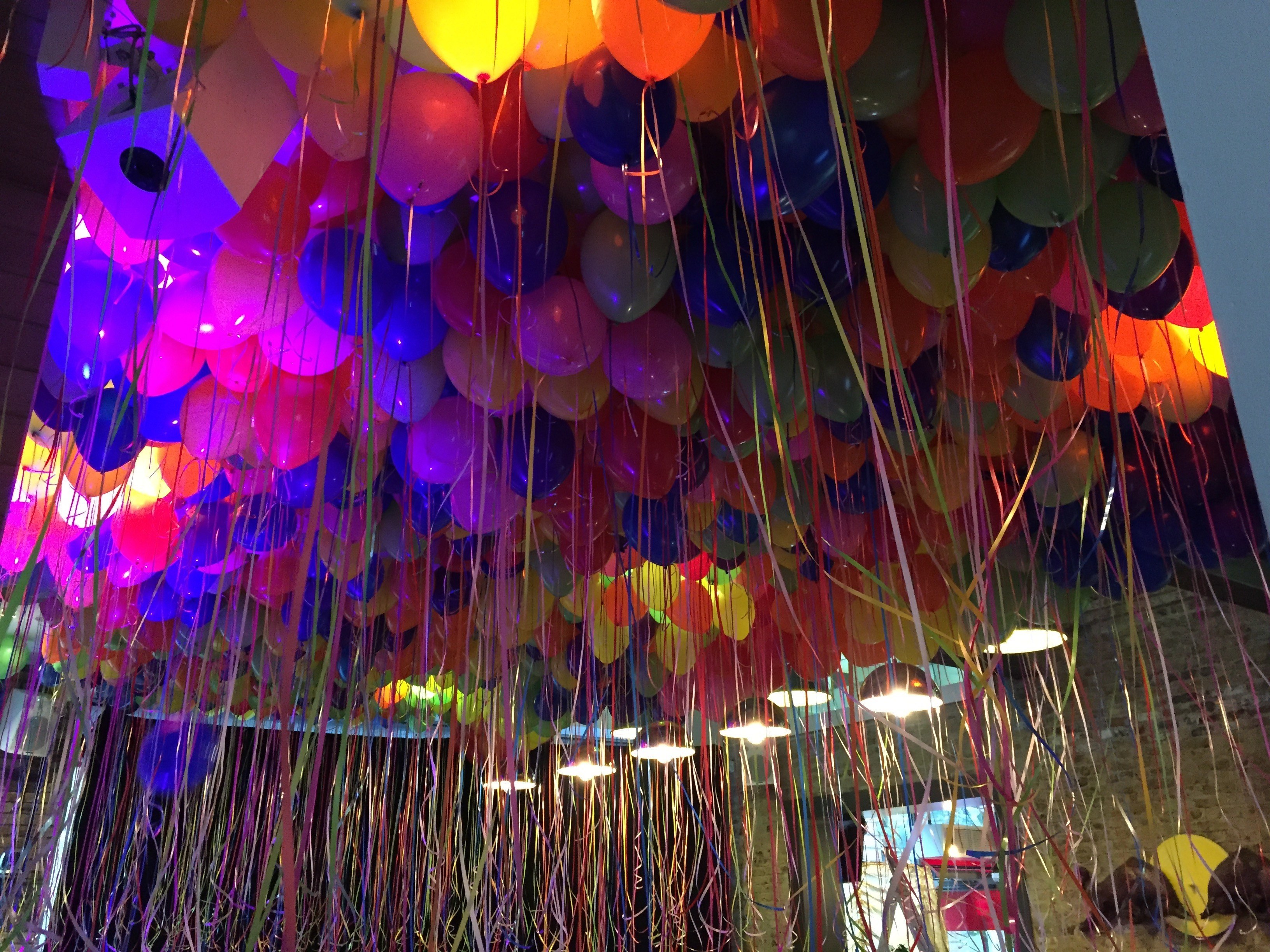 1000 Balloons on ceiling