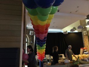 Barrier to hold balloons