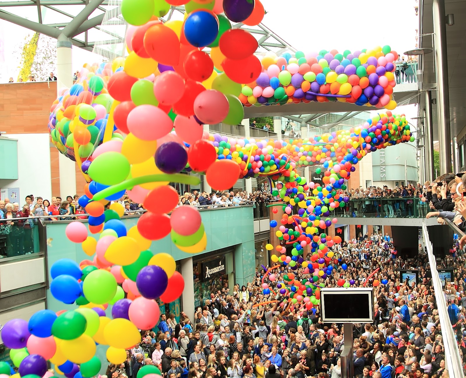 Balloon Drop Hire Across The Uk Balloon Co Uk Instant Web Quote