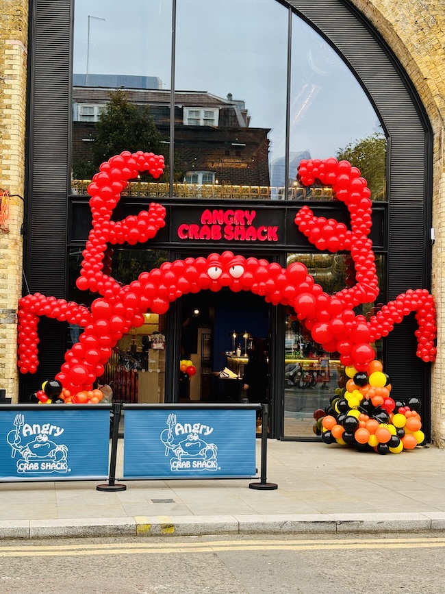 Crab balloon arch
